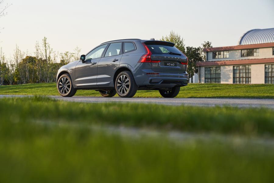  Volvo XC60 B5 AWD R-Design 2021 года  (CN) (фото 7 из 15)